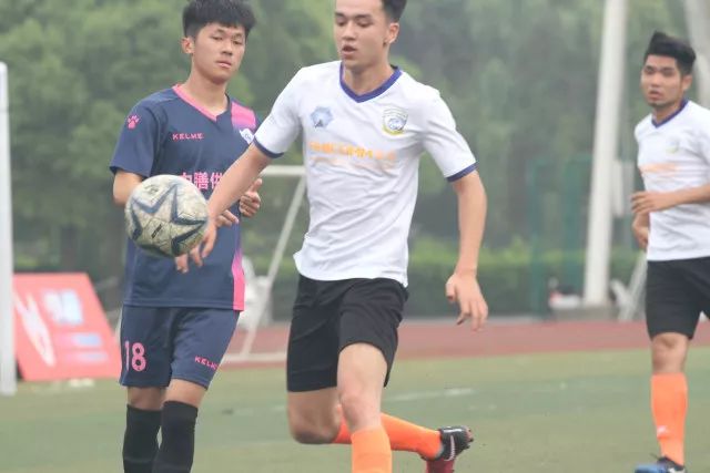意甲-莱奥头顶脚踢梅开二度 AC米兰2-0莱切